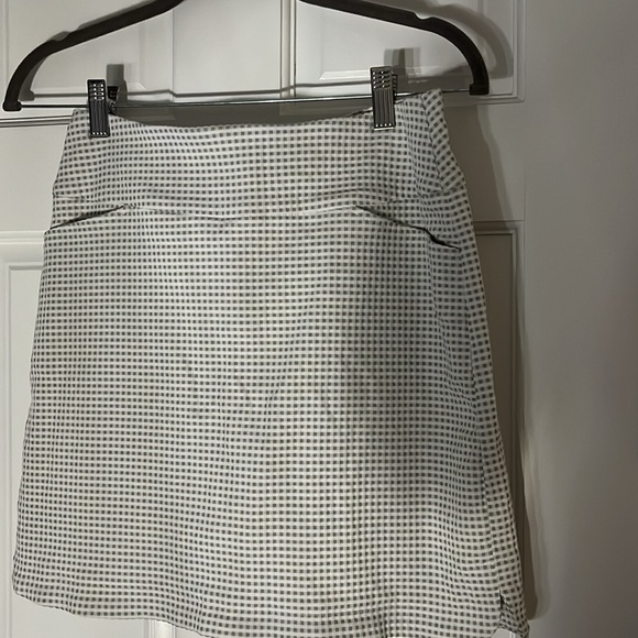 Skort - Picture 3 of 4